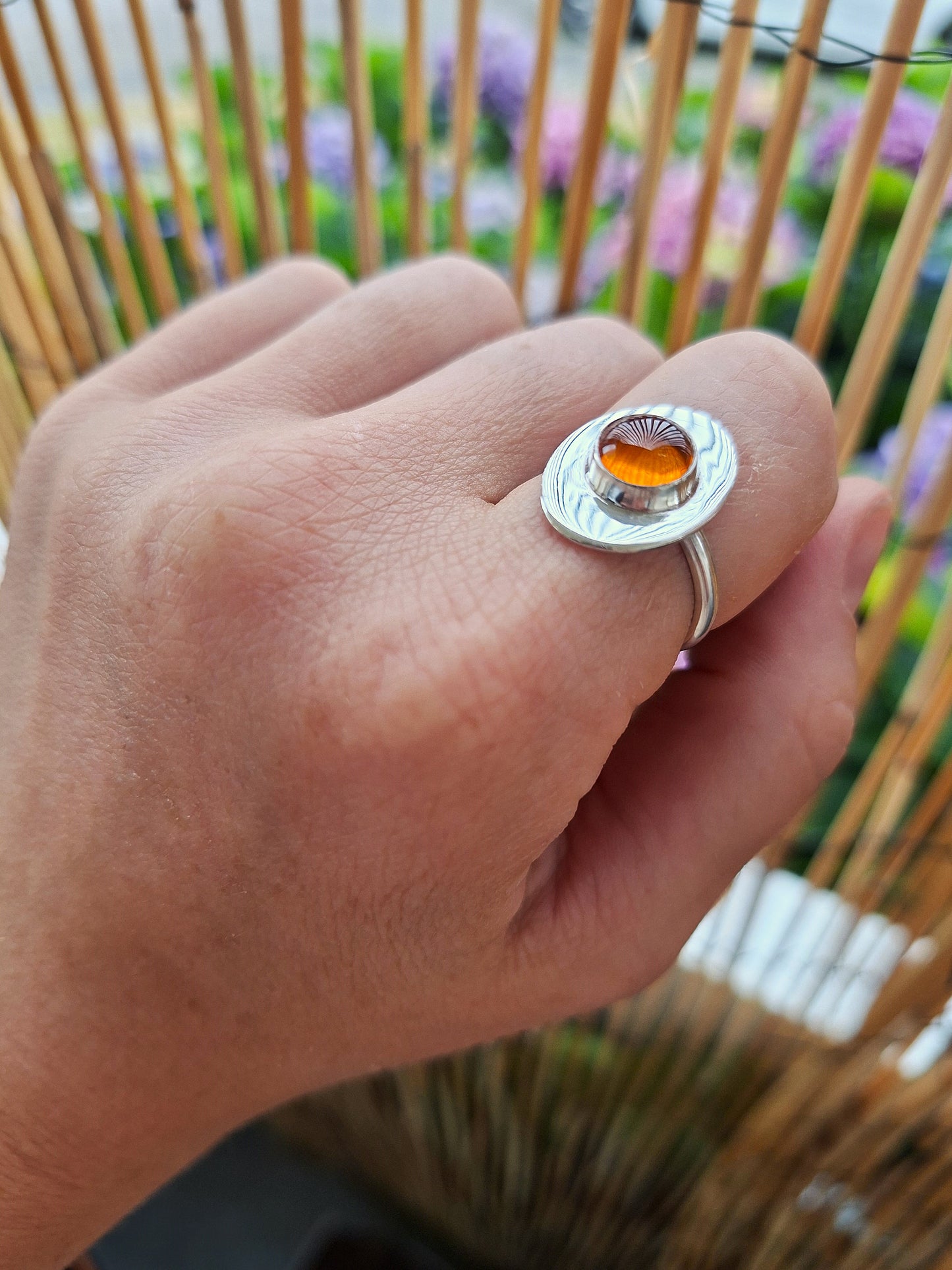 Bague en argent sertie d'une Ambre