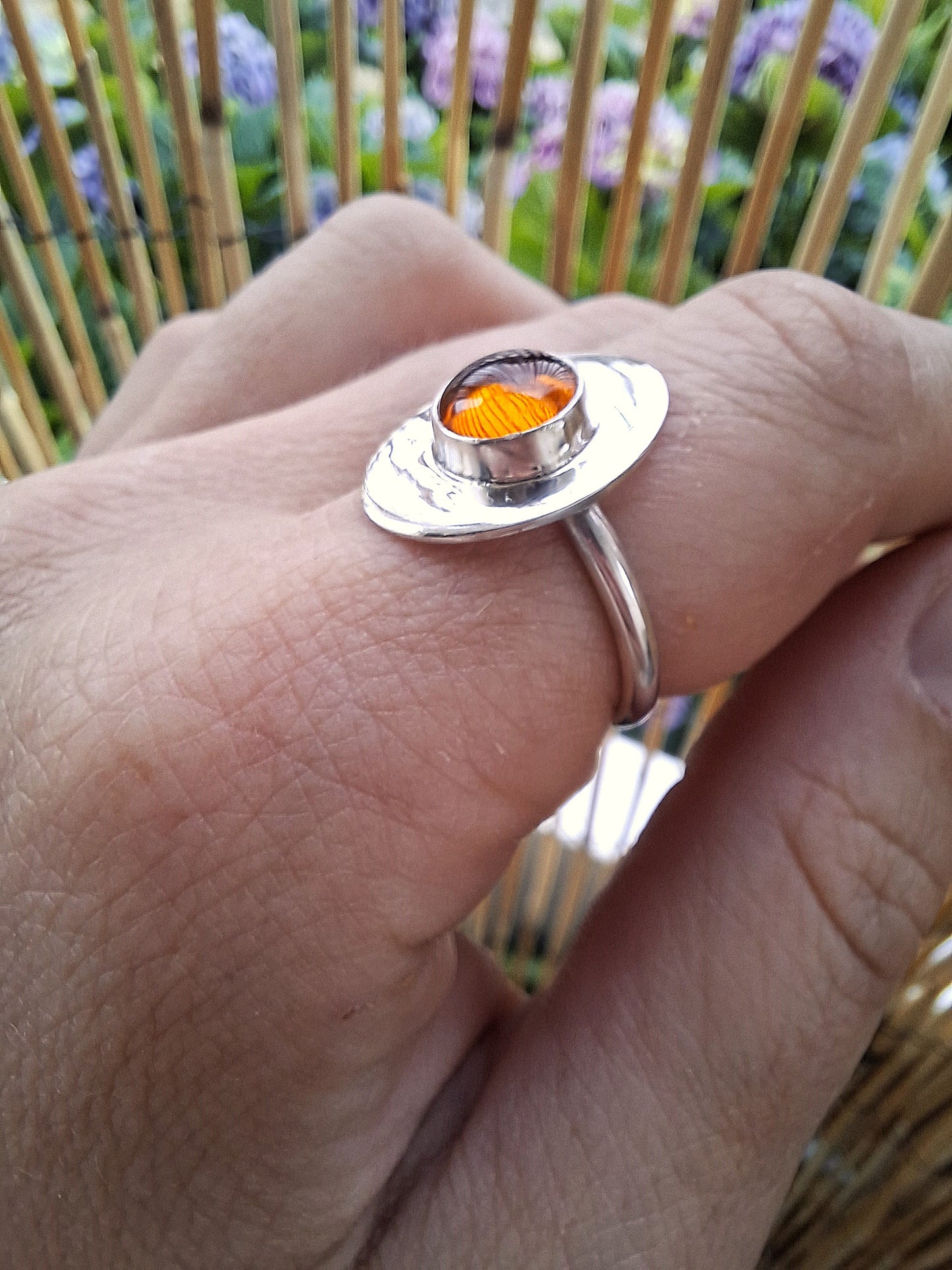 Bague en argent sertie d'une Ambre