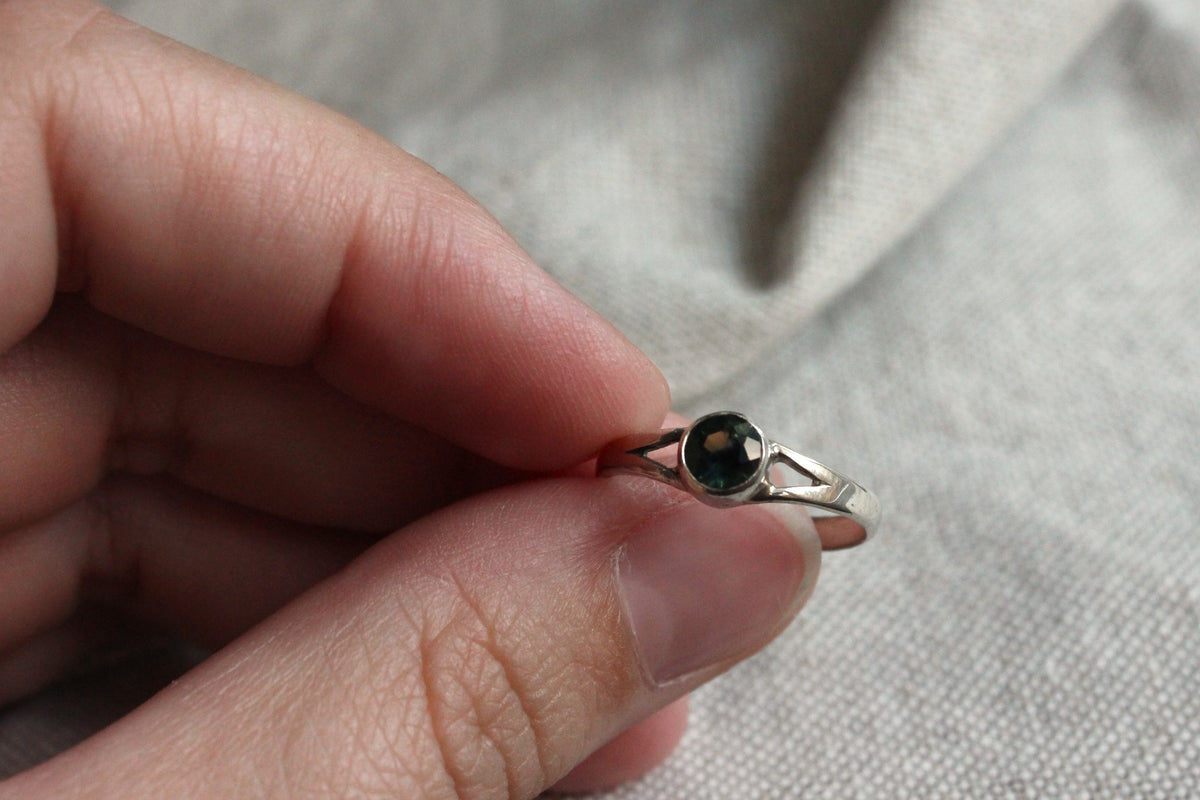 Bague Alma - sertie d'un saphir