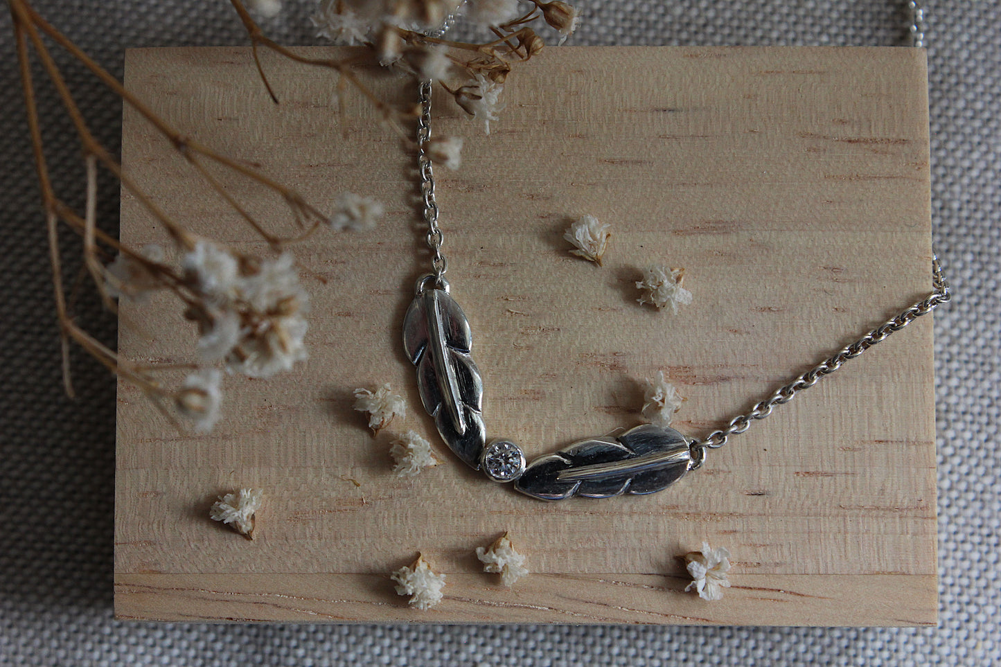 Collier feuilles en argent serti d'un zircon
