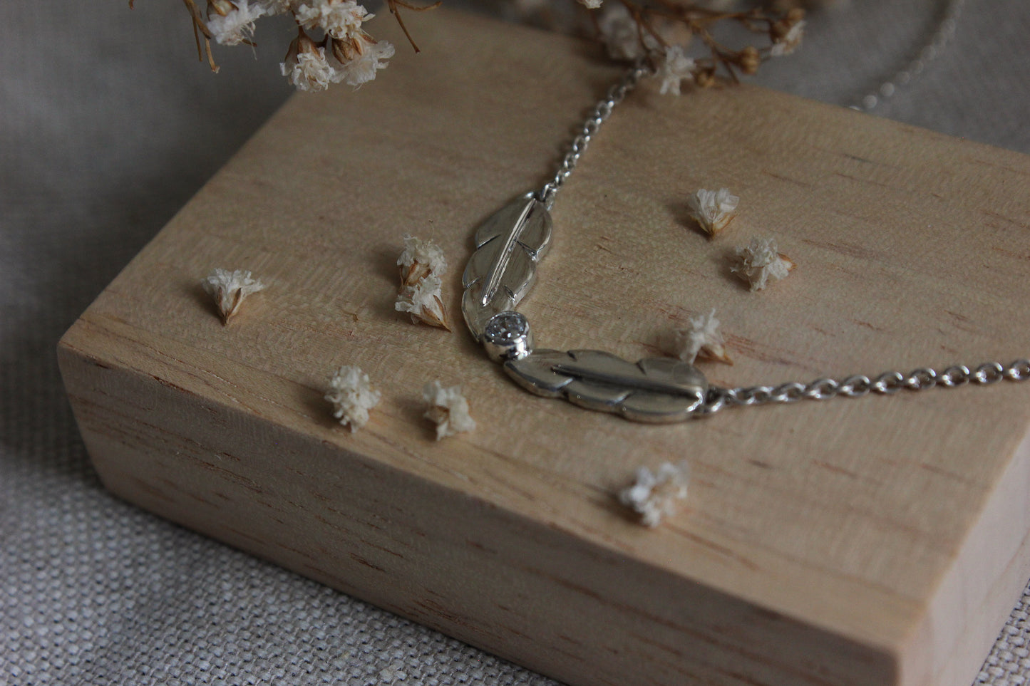 Collier feuilles en argent serti d'un zircon