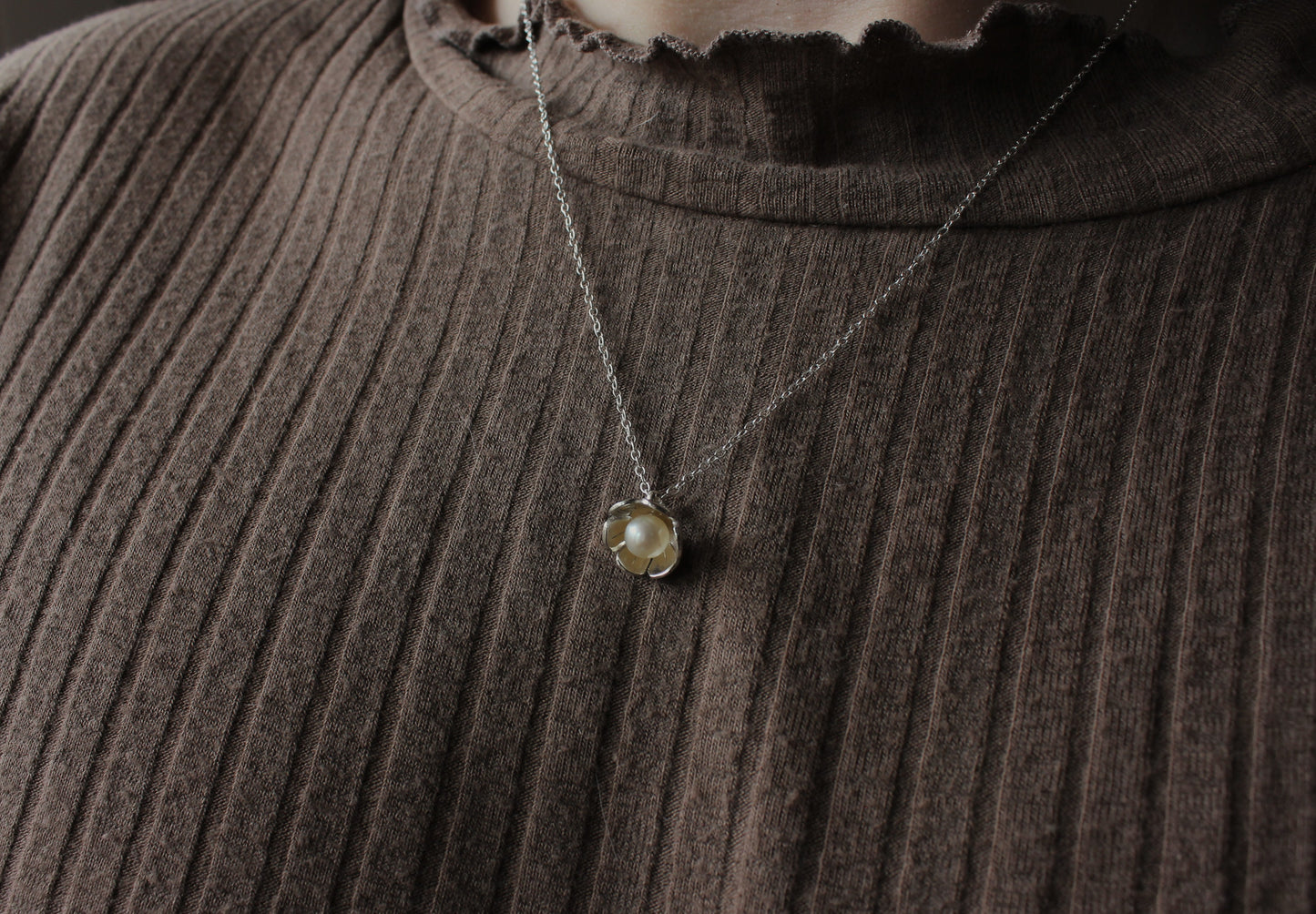 Collier fleur et perle d'eau douce