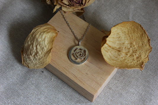 collier rose