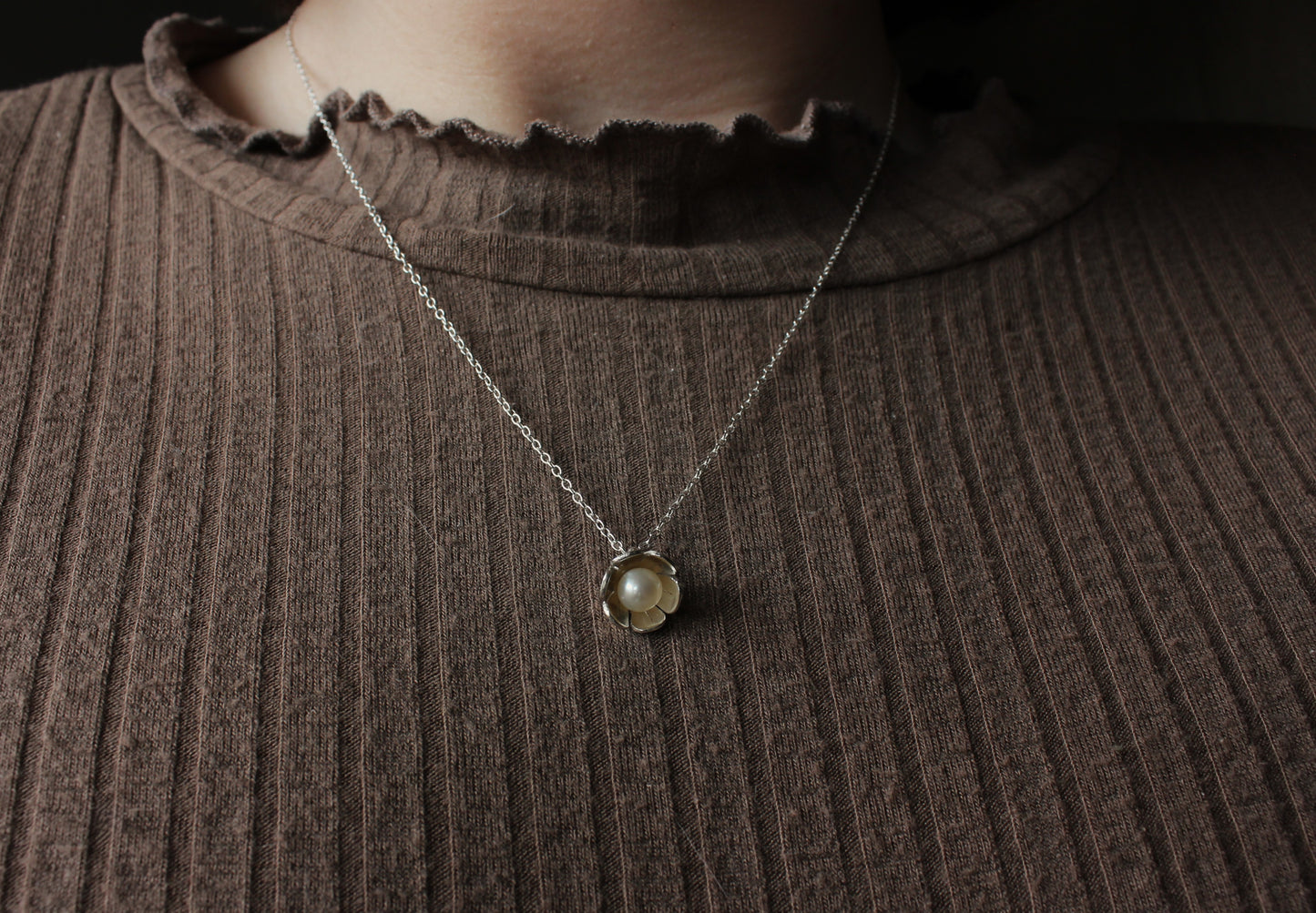 Collier fleur et perle d'eau douce