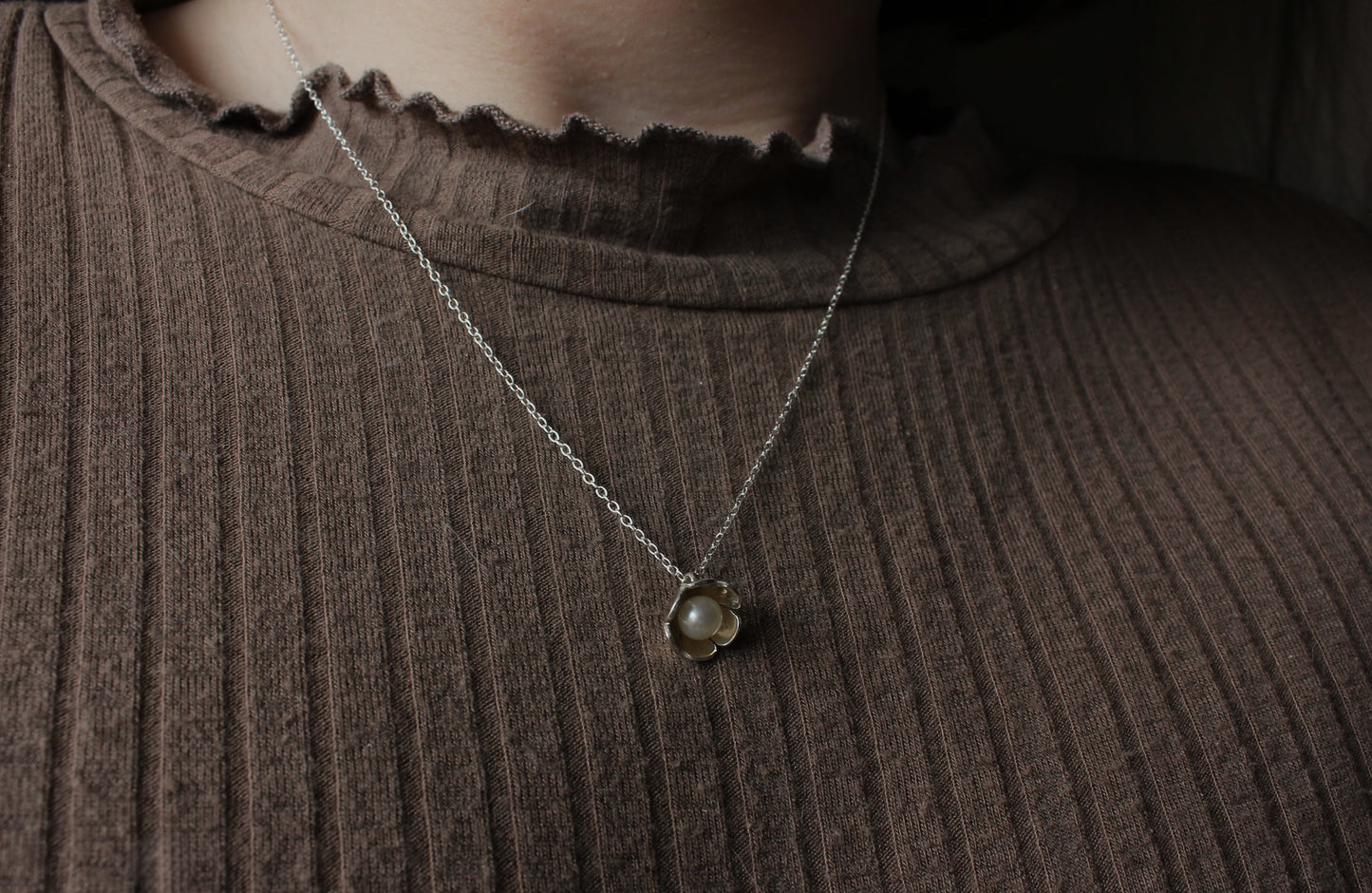 Collier fleur et perle d'eau douce
