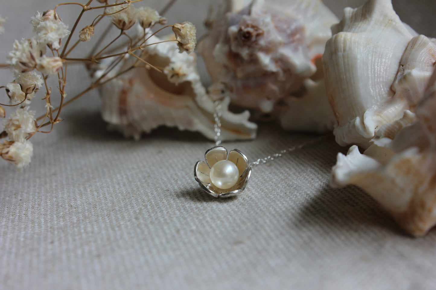 Collier fleur et perle d'eau douce